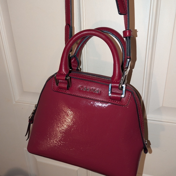 NEW~Calvin Klein Women\'s Burgundy Crossbody Bag